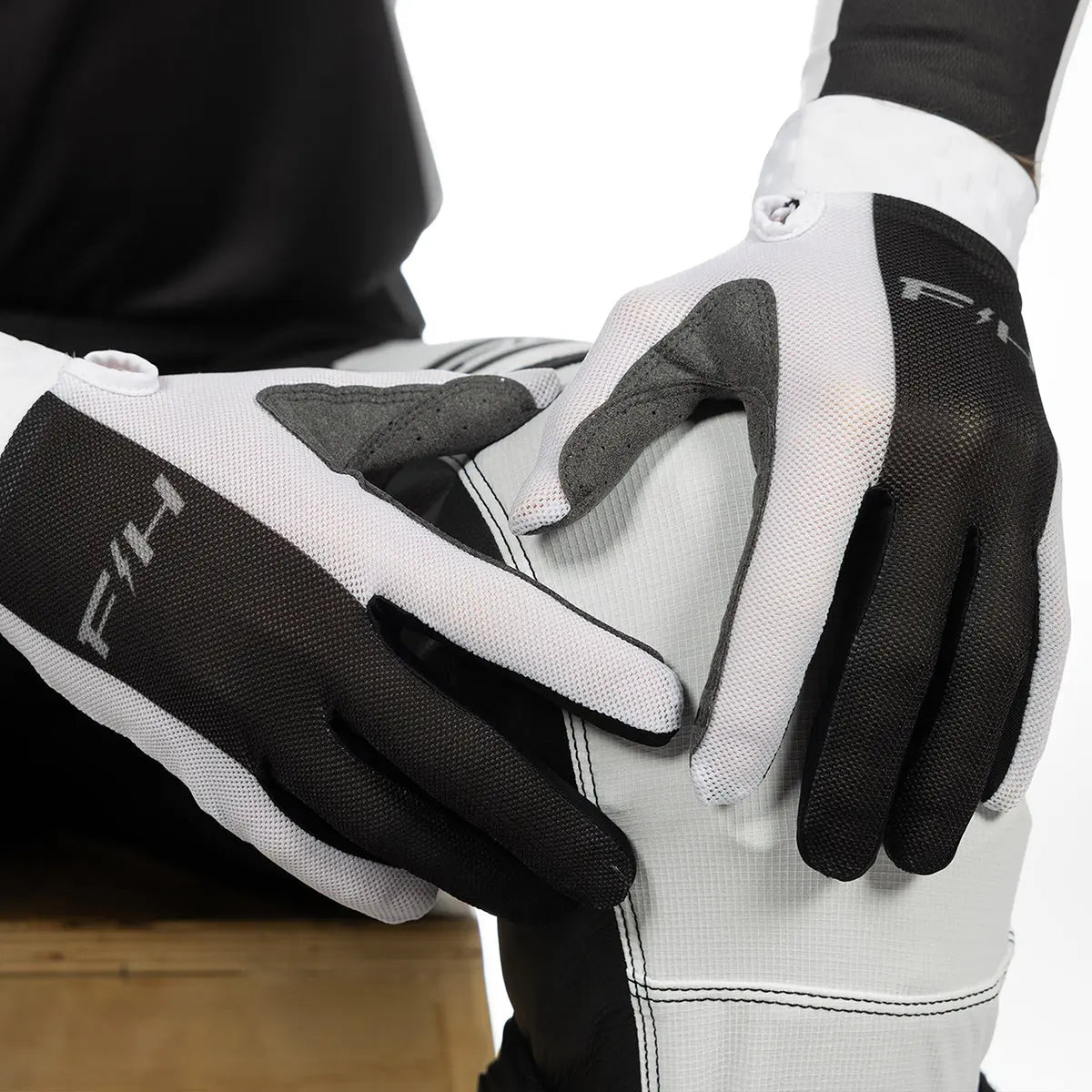 Fasthouse Vapor React Gloves - White/Black