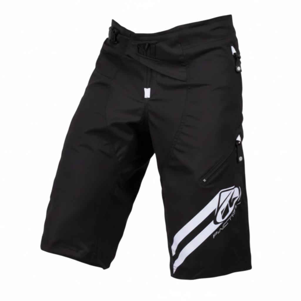 Scherpe BMX shorts op witte achtergrond